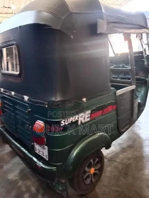 Bajaj RE 2001