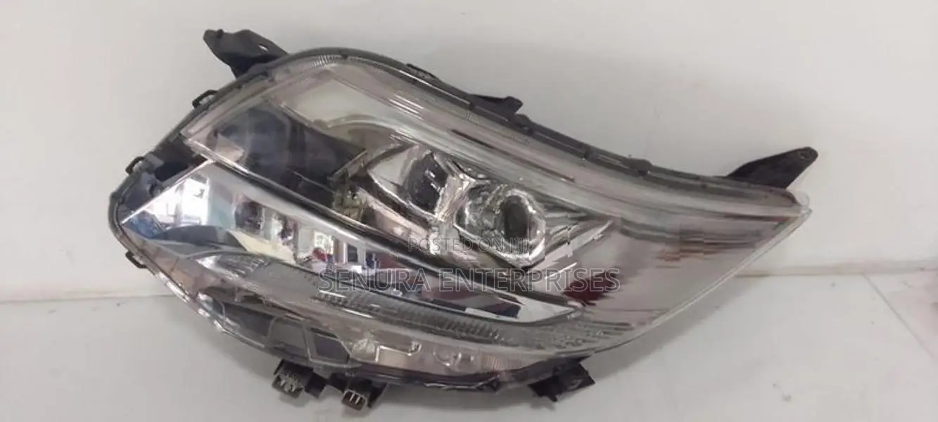 Toyota Esquire Zrr80 G Head Light Rh