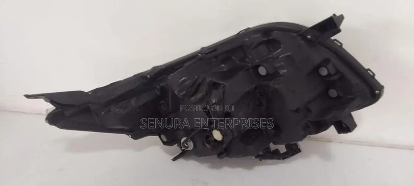 Toyota Esquire Zrr80 G Head Light Rh
