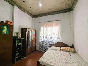 නයිවල දෙවලපොලින් තෙමහල් නිවසක්