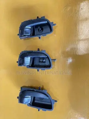 TOYOTA AQUA NHP10 INNER DOOR HANDLE
