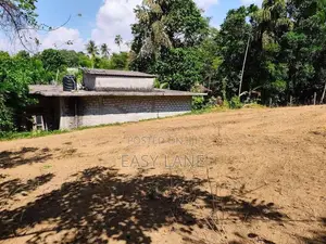 යක්කල නගරයට ඉතාම ආසන්නයෙන් පර්චස් 15ක බිම් කොටසක්