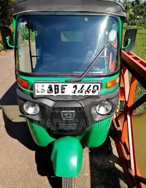 Bajaj RE 2015