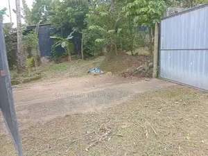 Land for Sale with House in Thalawathugoda