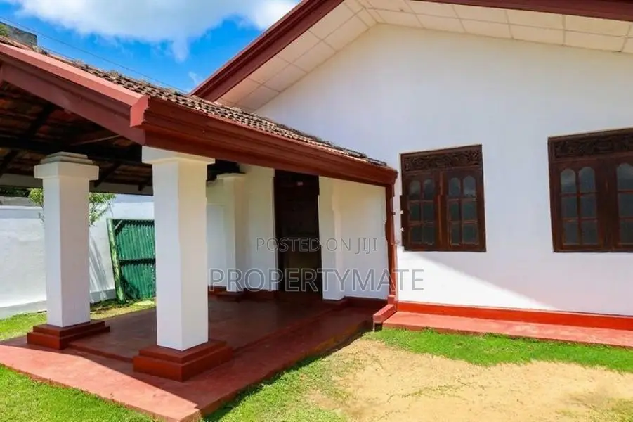 Land with house for sale in Kottawa