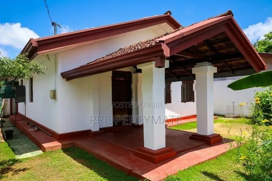 Land with house for sale in Kottawa