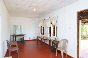Land with house for sale in Kottawa