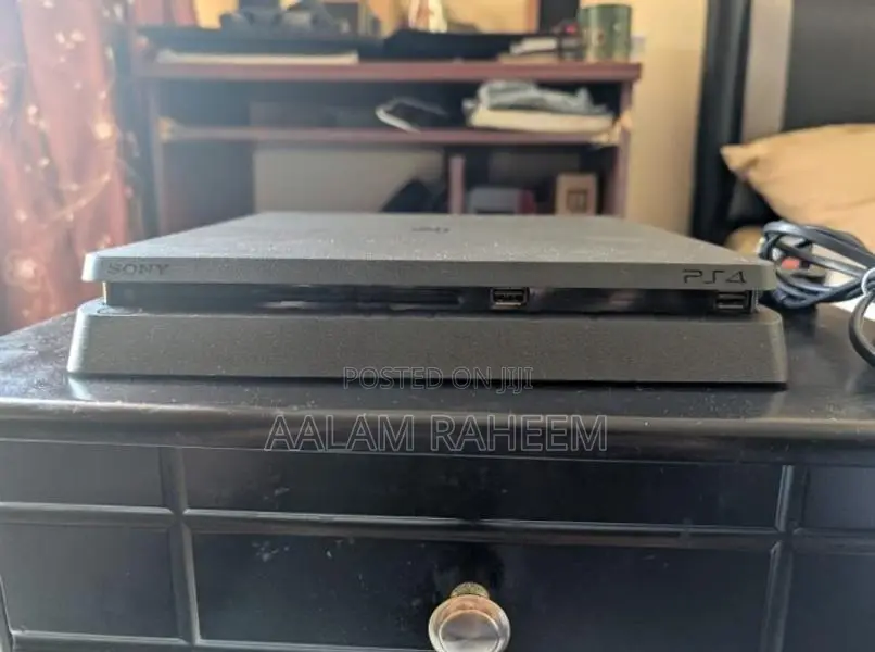 PS4 SLIM 500GB Bundle