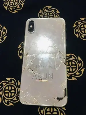 Apple iPhone XS (Used)