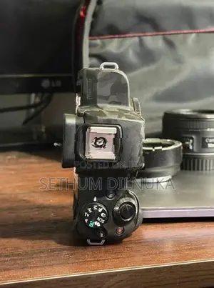 Canon M50