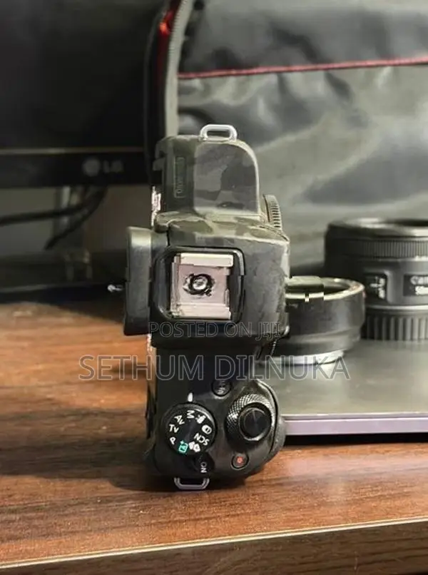 Canon M50