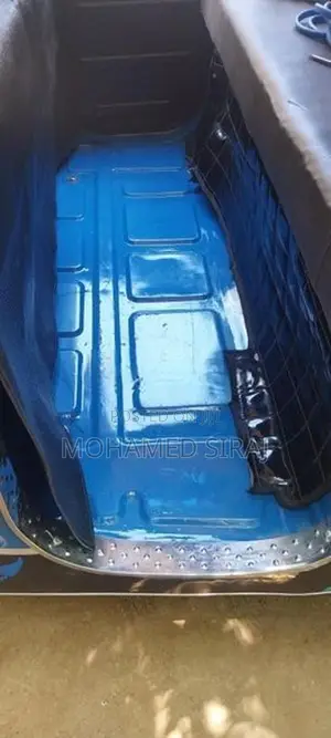 Bajaj RE 205 2012