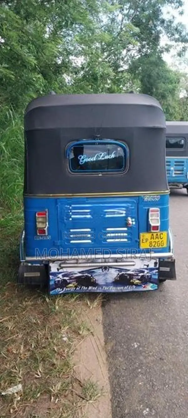 Bajaj RE 205 2012