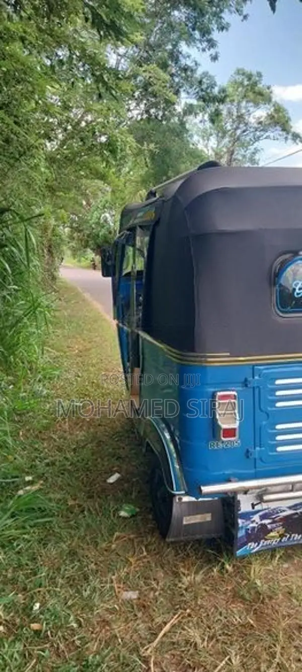 Bajaj RE 205 2012