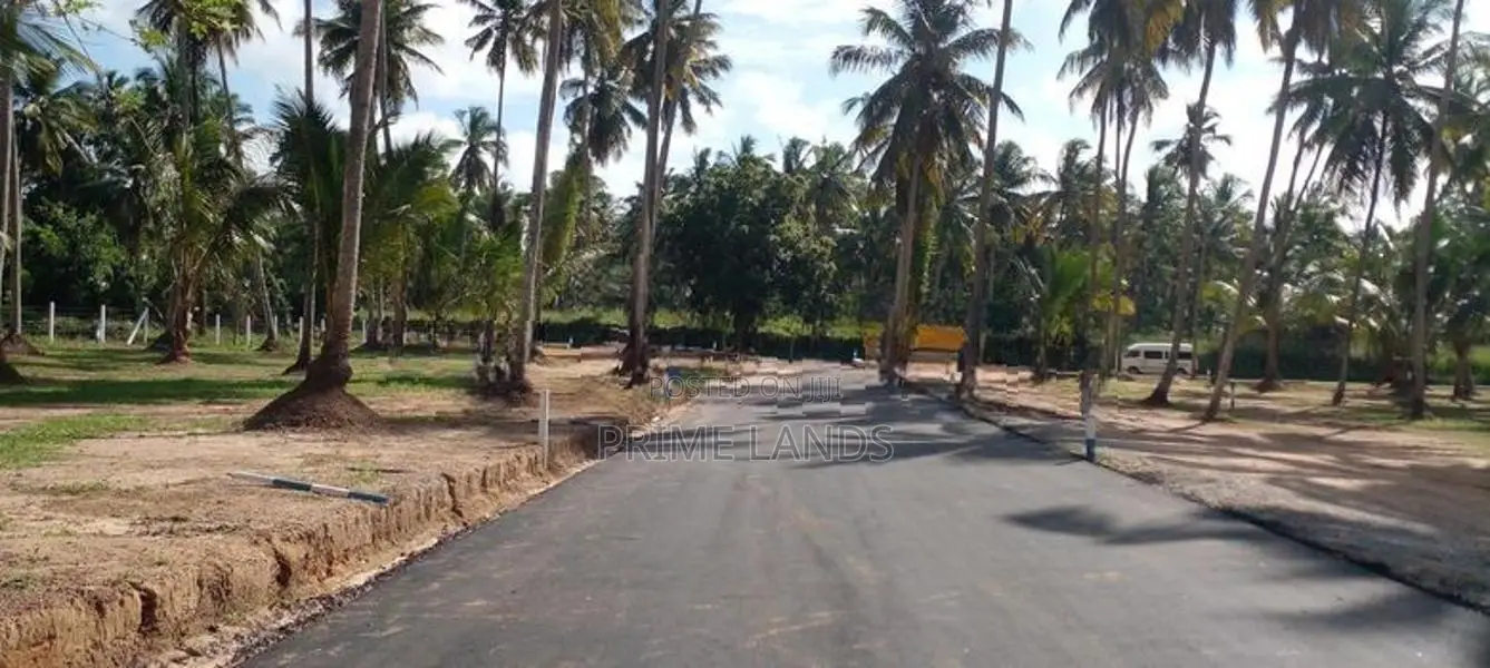 කඩවත නුවර-කොළඹ බස්පාරට මිටර් 300යි බිම්කොටස්