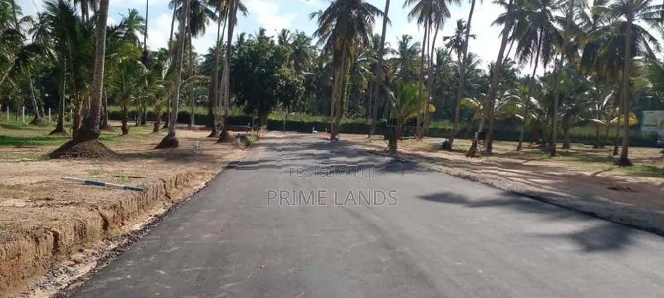 කඩවත නුවර-කොළඹ බස්පාරට මිටර් 300යි බිම්කොටස්