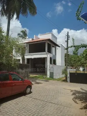 Luxury Three Storey House for Sale in Piliyandala