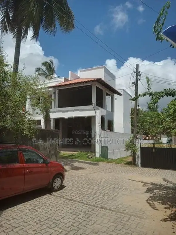 Luxury Three Storey House for Sale in Piliyandala