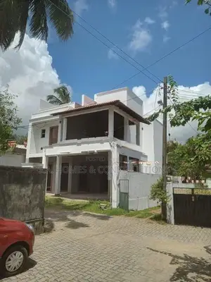 Luxury Three Storey House for Sale in Piliyandala