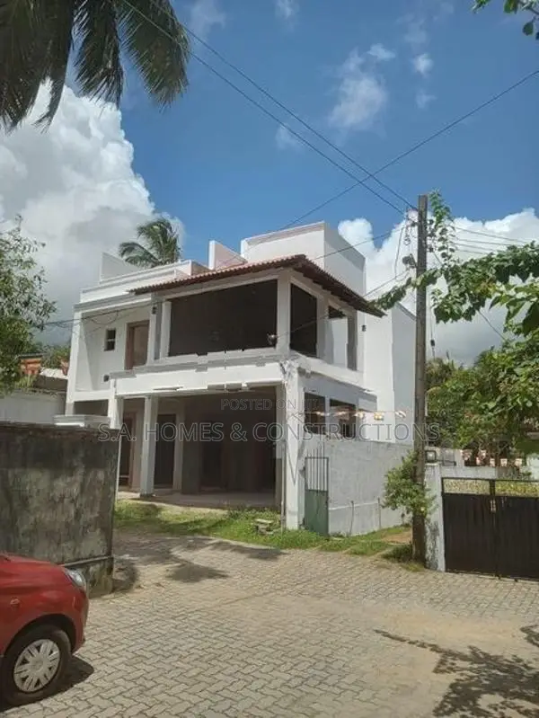 Luxury Three Storey House for Sale in Piliyandala