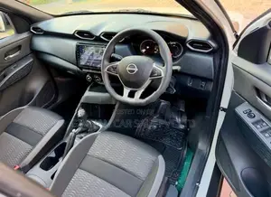 Nissan Magnite ACENTA EZ-SHIFT 2026