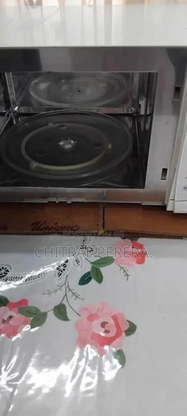 LG Microwaveoven with Grill and Convection