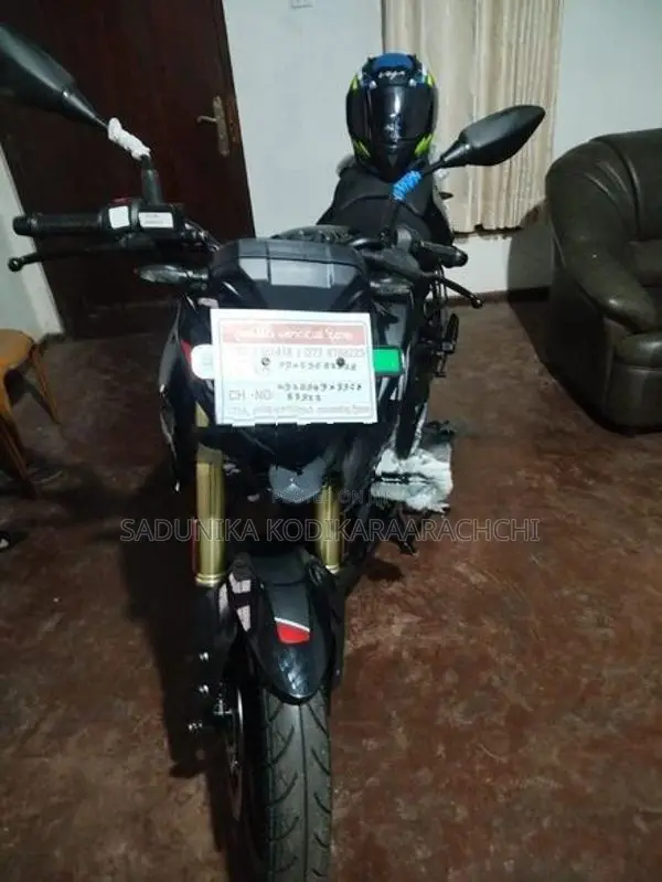 Bajaj Pulsar NS160 Premium Black 2025