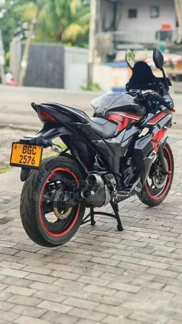 Suzuki Burgman 2017