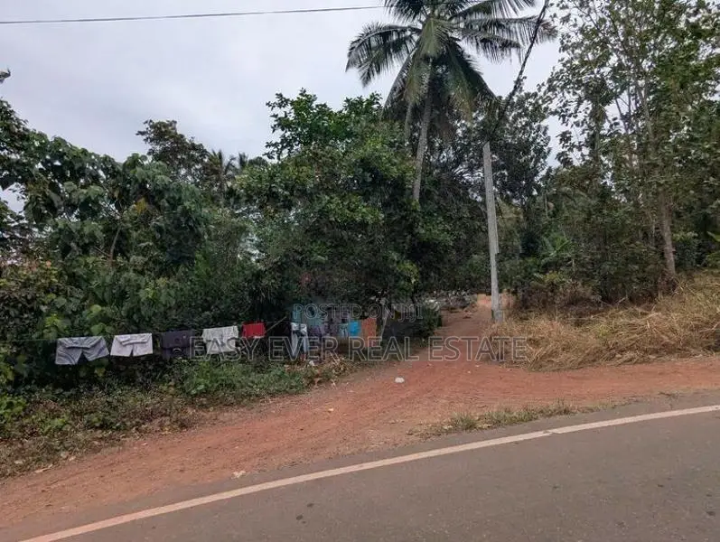 ගම්පහට කිට්ටුවෙන් බිම් කොටසක්