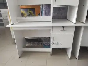 New 4*2 Ft Office Table
