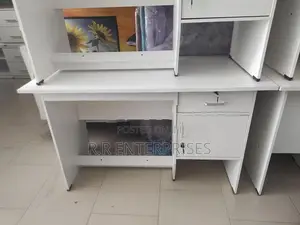 New 4*2 Ft Office Table