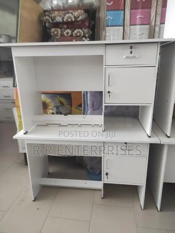 New 4*2 Ft Office Table