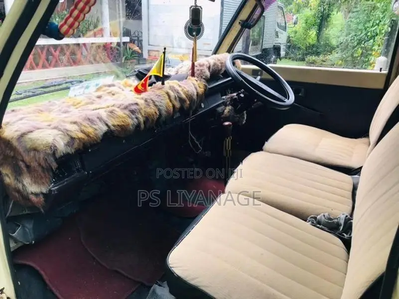 Mitsubishi L300 1990