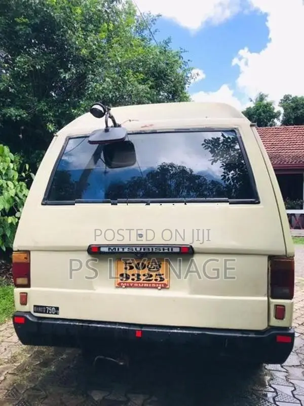 Mitsubishi L300 1990