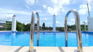 Luxurious 5BR House with Rooftop Pool and Pub |Kottawa,