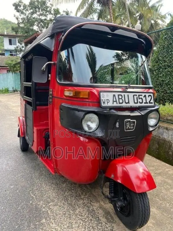 Bajaj RE 2019