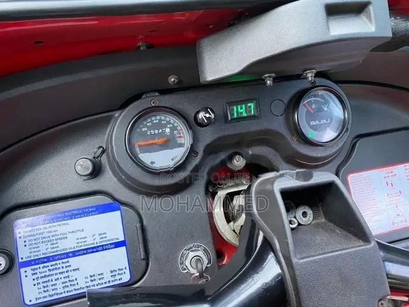 Bajaj RE 2019