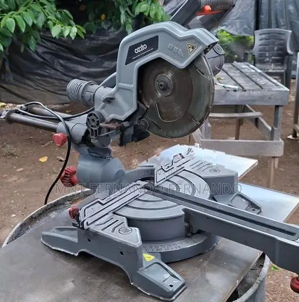 Ozito 10'' Slaeding Miter Show