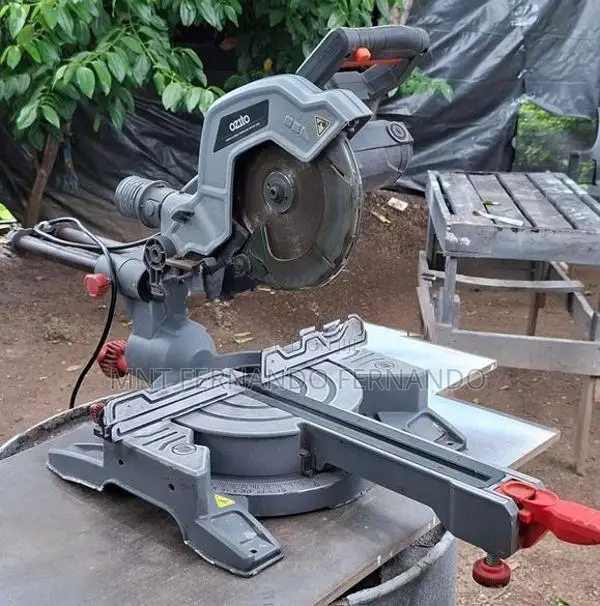 Ozito 10'' Slaeding Miter Show