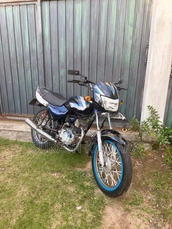 Bajaj CT100 2005