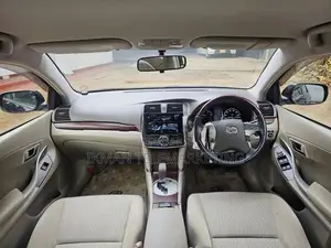 Toyota Premio 2011
