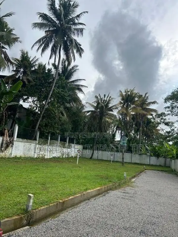මාකුඹුර හයිවේ එකට විනාඩි 5යි ඉඩම්