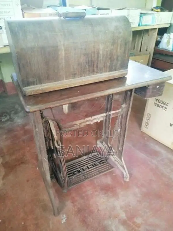 ගොඩක් පරණ මහණ මැෂිමක්