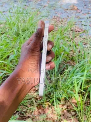 Apple iPhone 13 (Used)