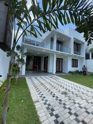 Elegant Luxury House for Sale in Athurugiriya