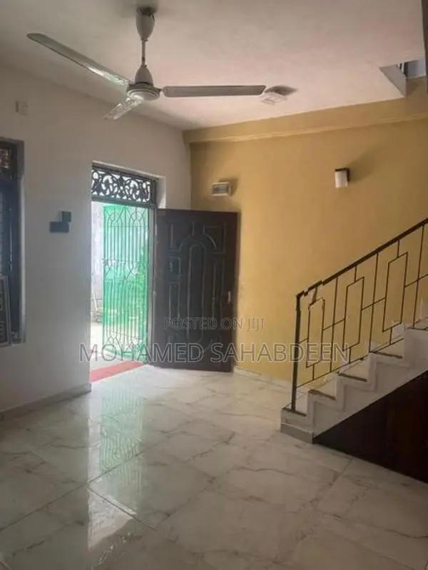 2 Story House for Lease in Colombo 15