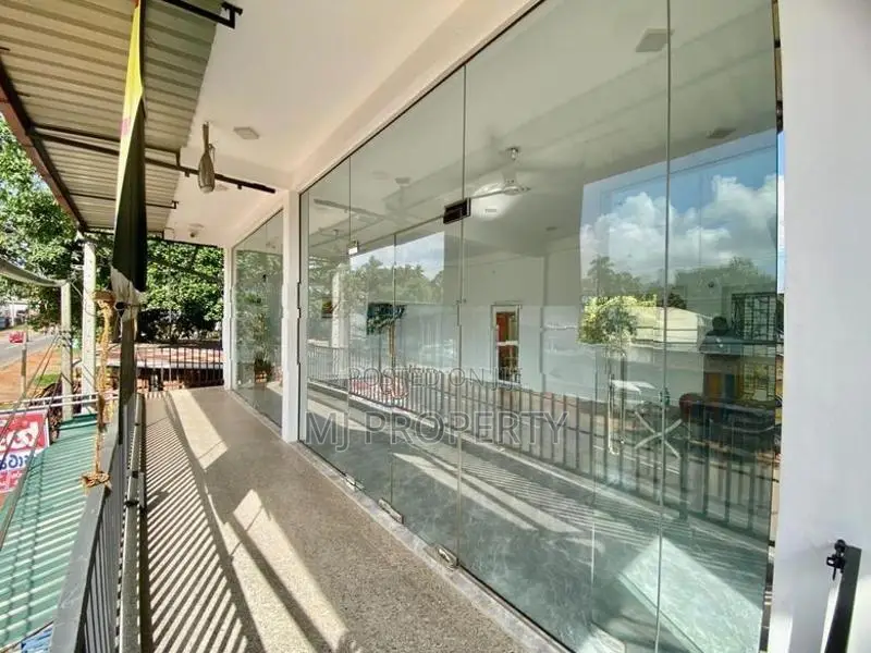 ( GC-1024) Valuable 1st Floor Commercial Shop Rent in Godagama