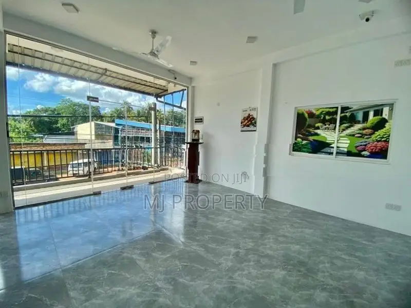 ( GC-1024) Valuable 1st Floor Commercial Shop Rent in Godagama