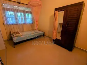 අතුරුගිරියෙන් කාපට් පාරට මුහුනලා නිවසක් විකිණීමට