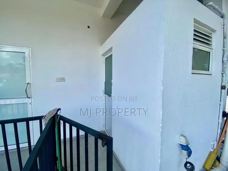 ( GC-1024) Valuable 1st Floor Commercial Shop Rent in Godagama